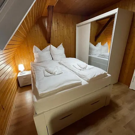 Apisha 3 דירה קירכהיים אונטר טק